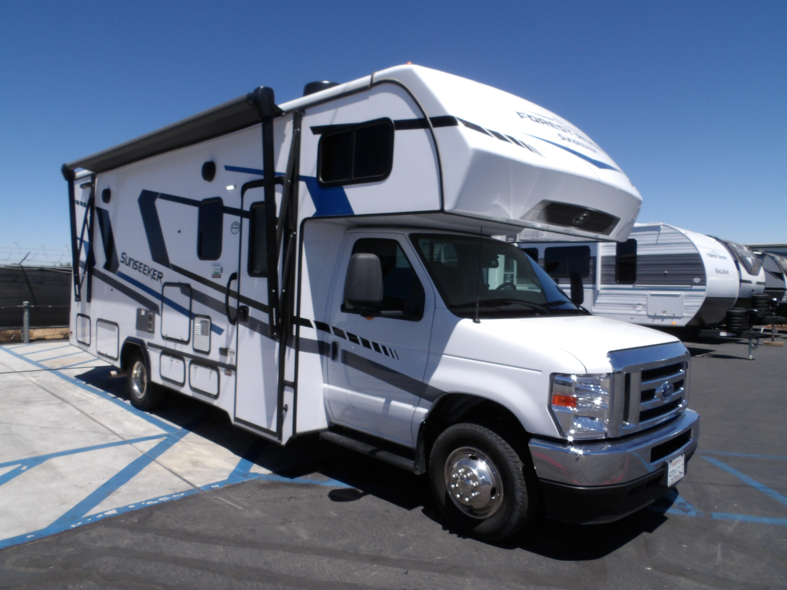 2025 Forest River SUNSEEKER 2440DS in hesperia CA