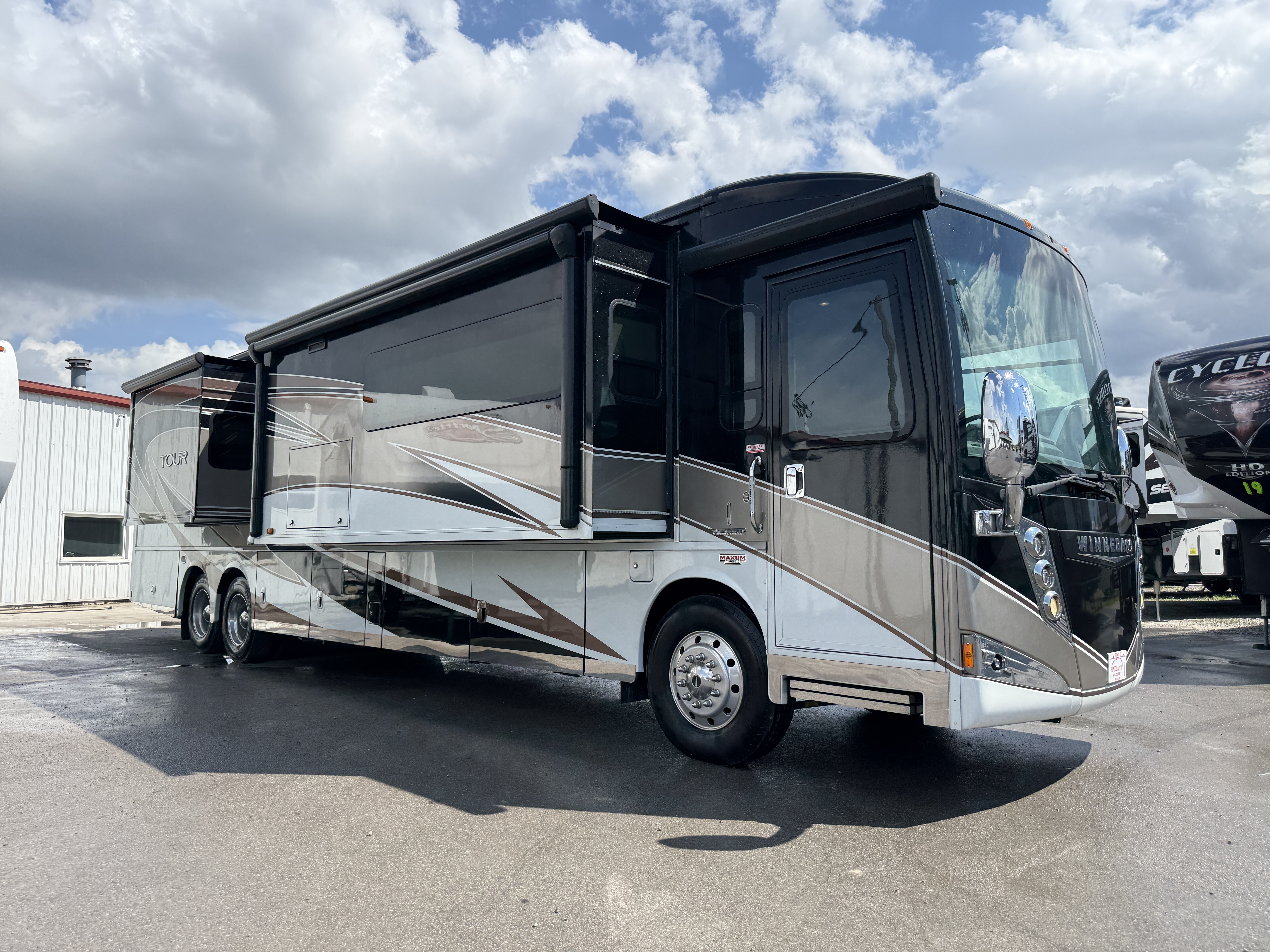 2016 Winnebago TOUR 42QD in findlay OH