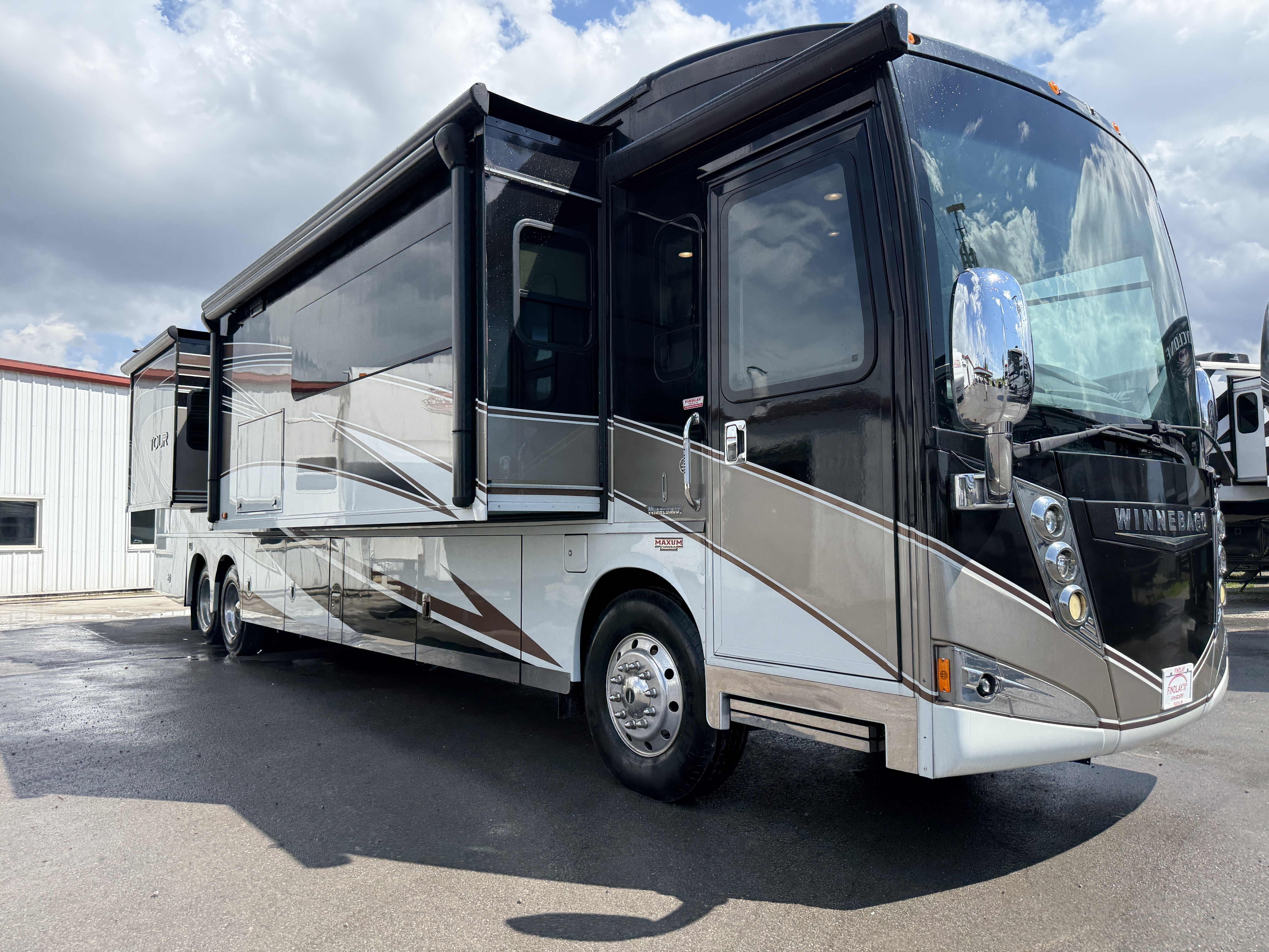 2016 Winnebago TOUR 42QD in findlay OH
