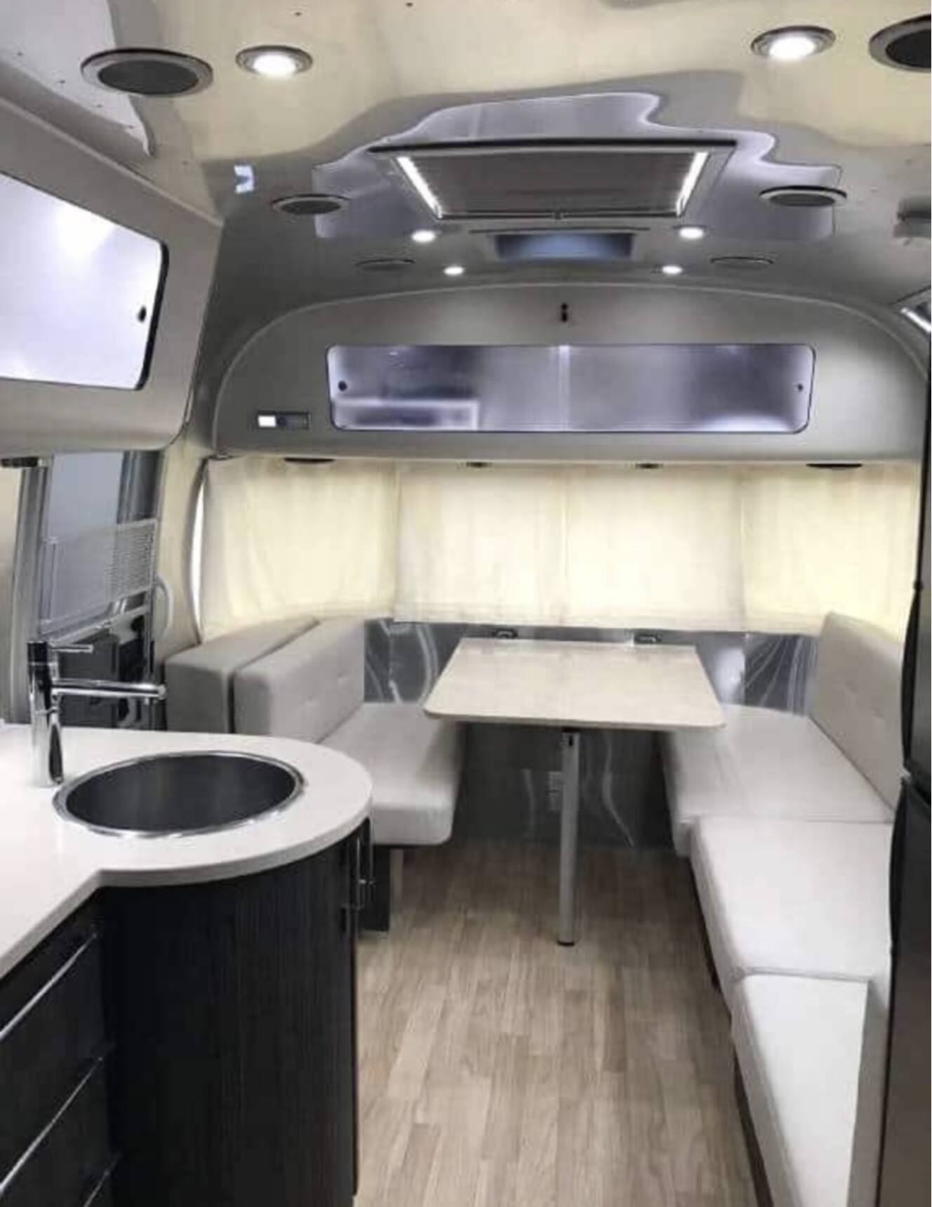 A photo of this 2014 Airstream INTERNATIONAL SIGNATURE 27FB