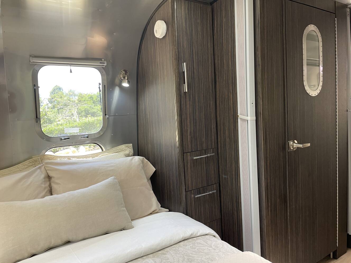 A photo of this 2014 Airstream INTERNATIONAL SIGNATURE 27FB