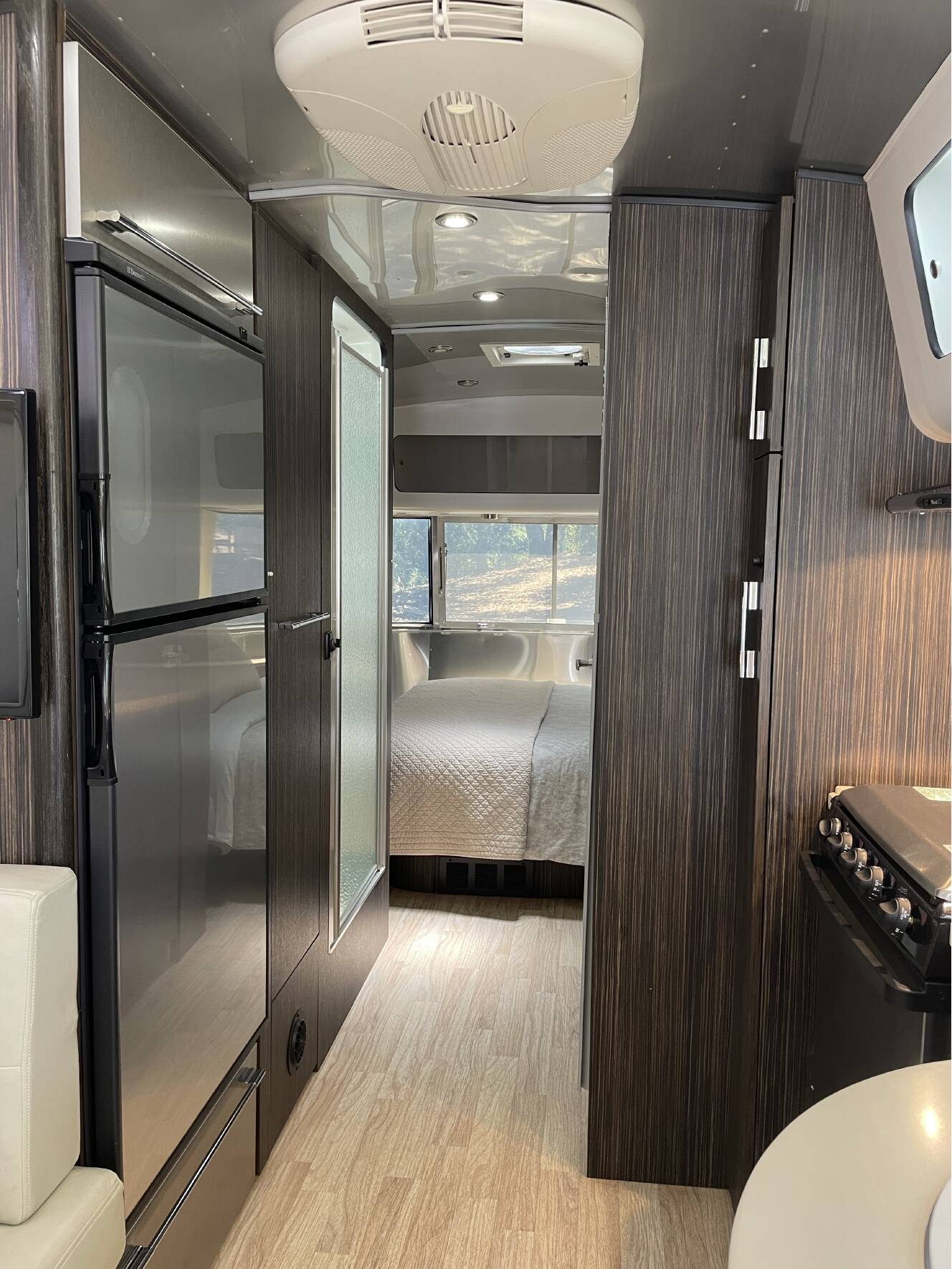 A photo of this 2014 Airstream INTERNATIONAL SIGNATURE 27FB