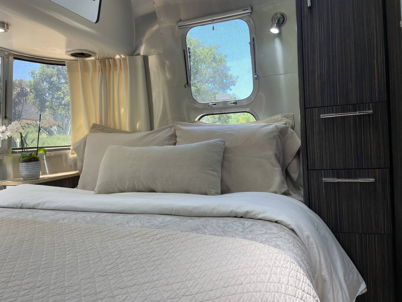 A photo of this 2014 Airstream INTERNATIONAL SIGNATURE 27FB