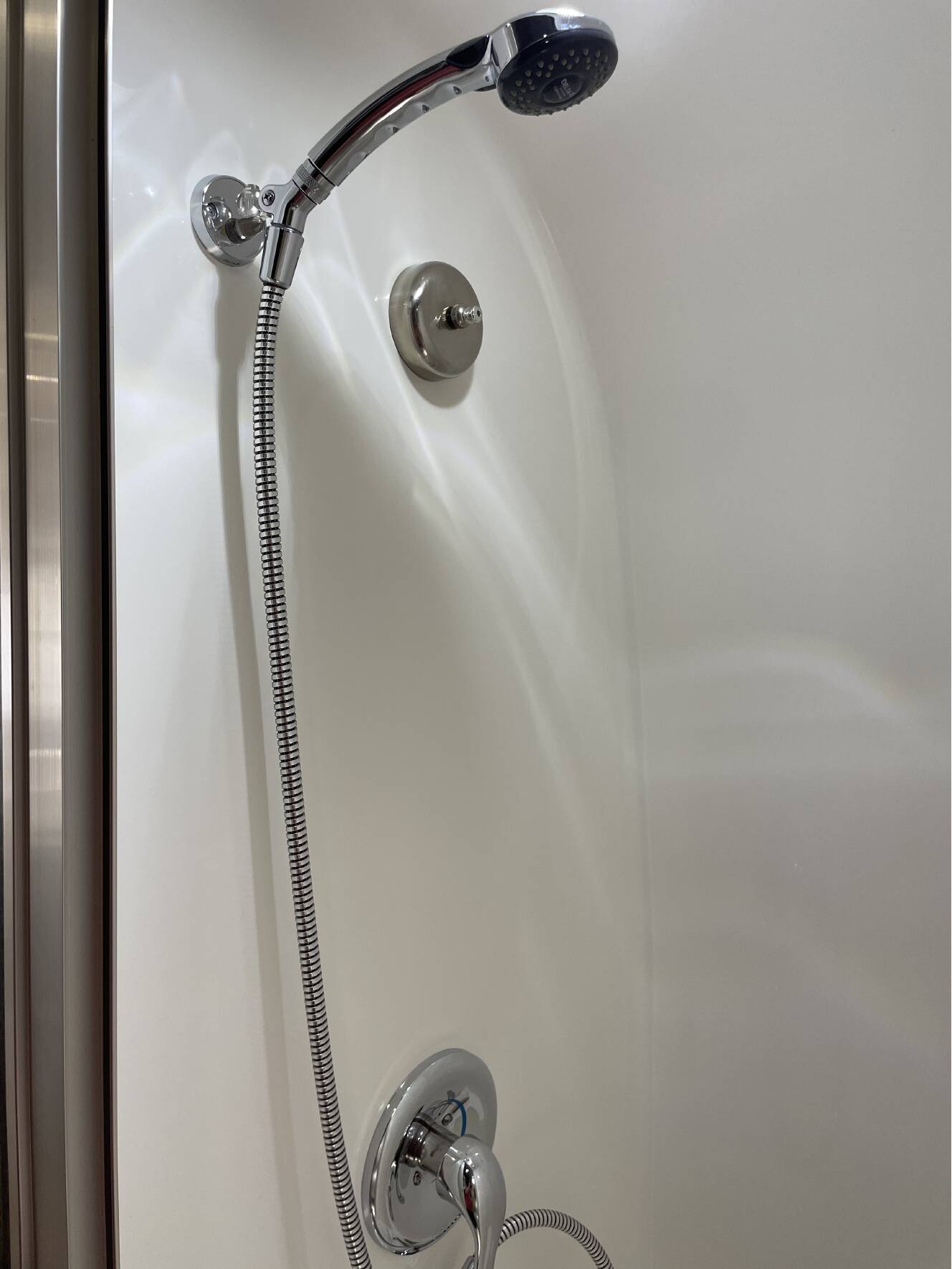 A photo of this 2014 Airstream INTERNATIONAL SIGNATURE 27FB
