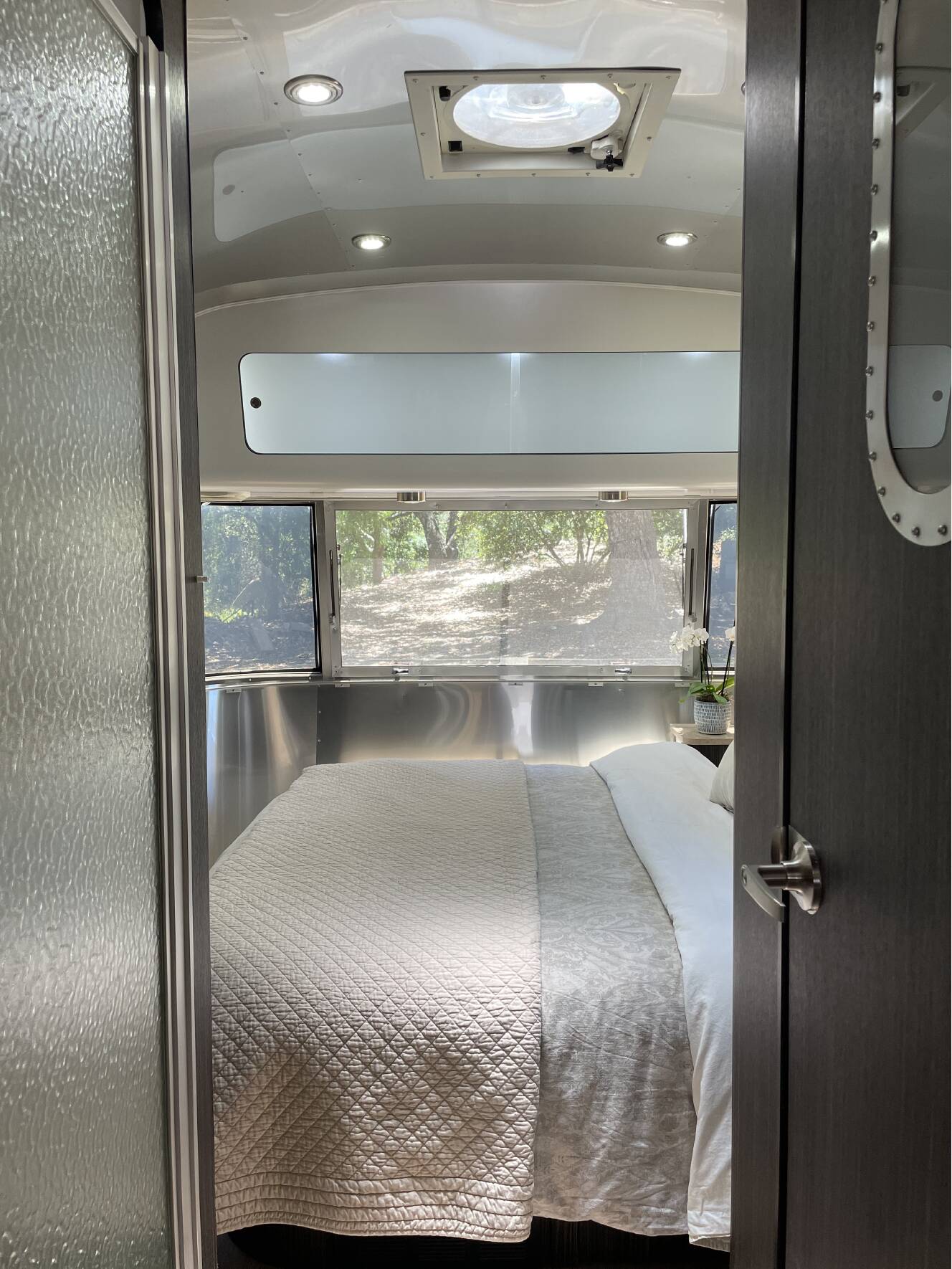 A photo of this 2014 Airstream INTERNATIONAL SIGNATURE 27FB