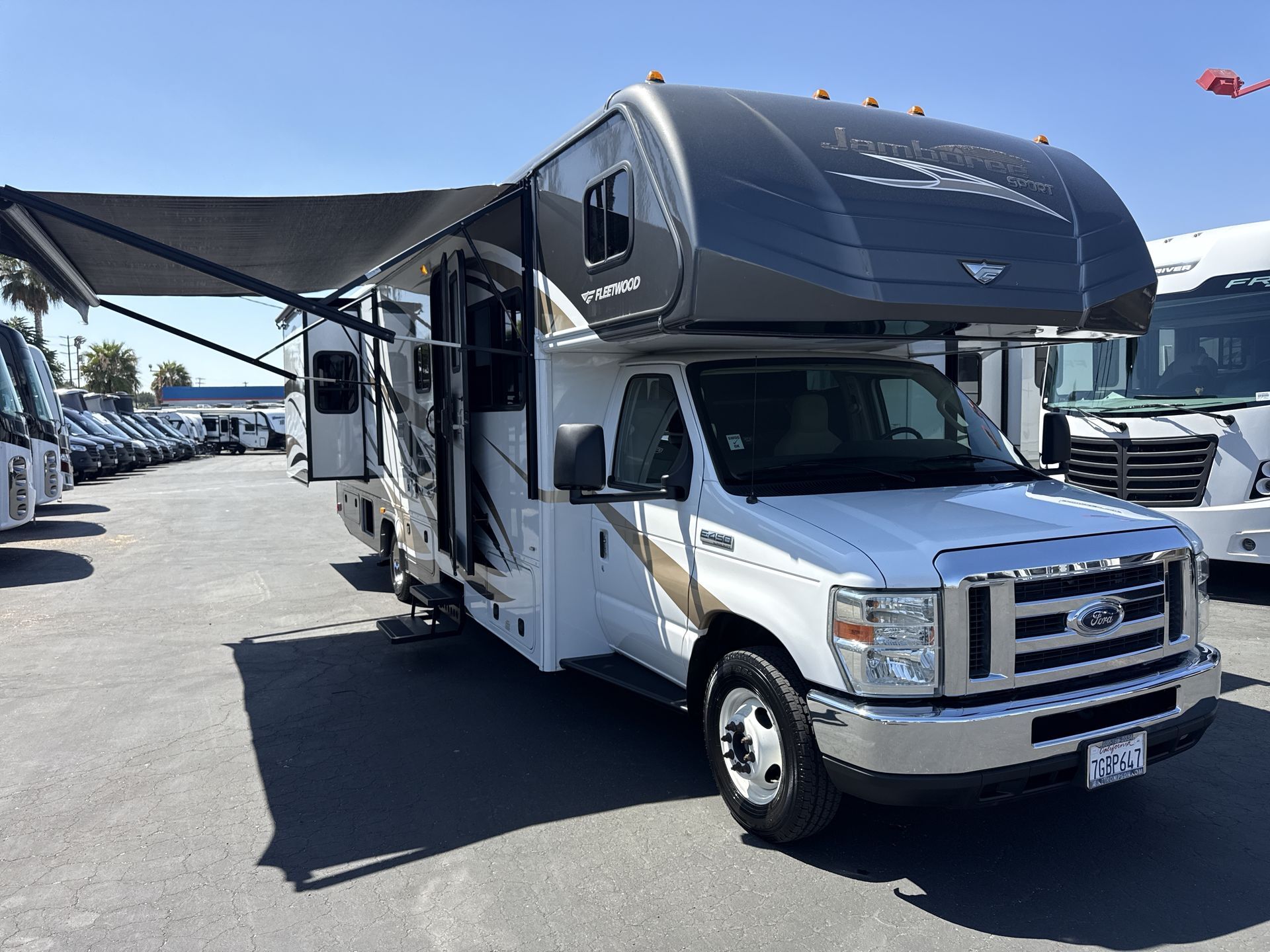 2014 Fleetwood JAMBOREE 31M RV