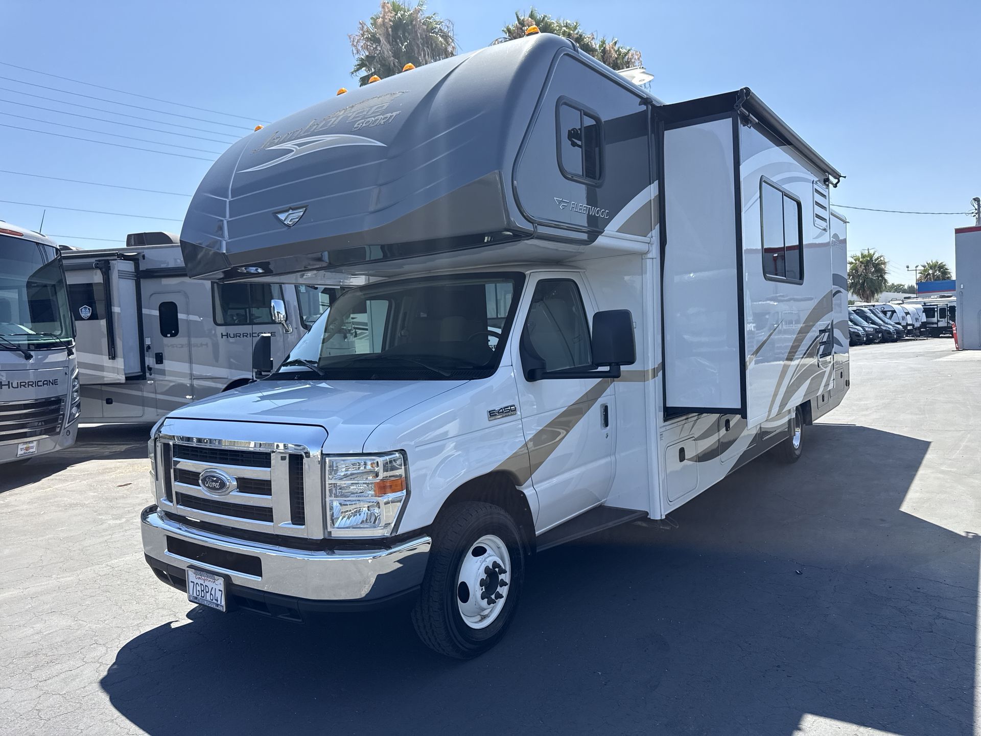 2014 Fleetwood JAMBOREE 31M in santa fe springs CA