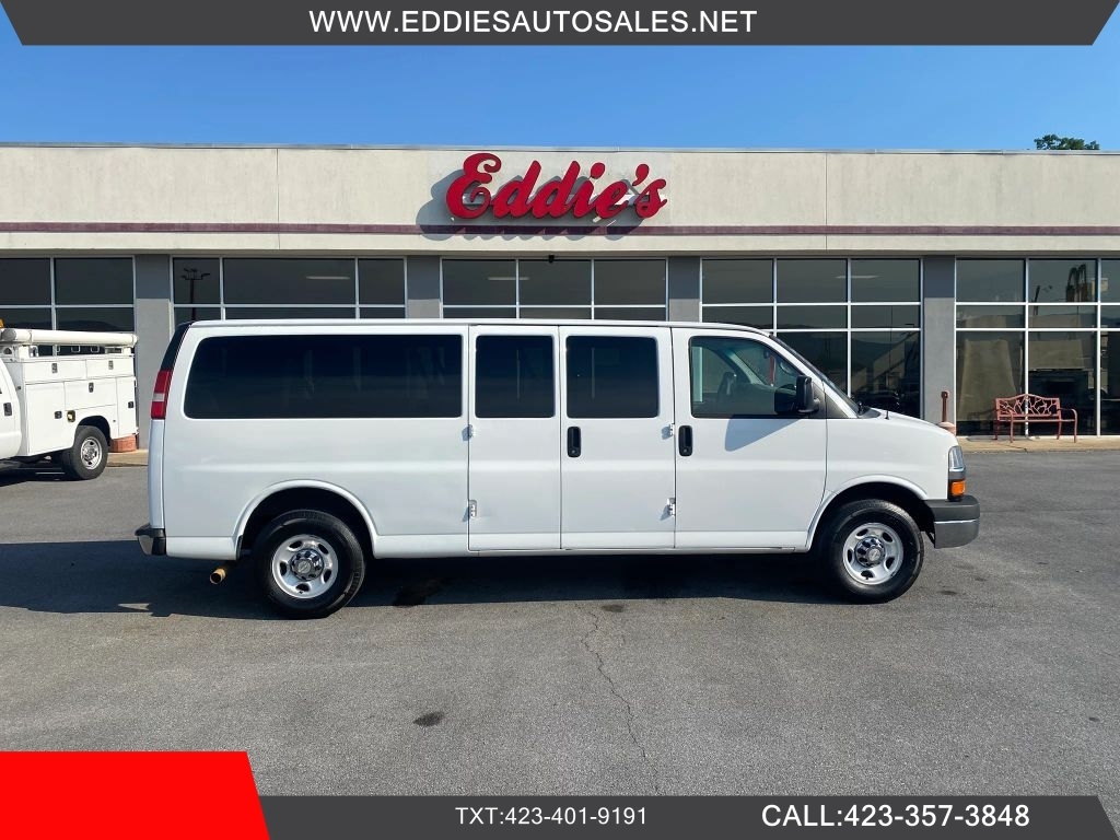 2015 CHEVROLET Express 3500 15 Passenger Van in Church Hill, TN