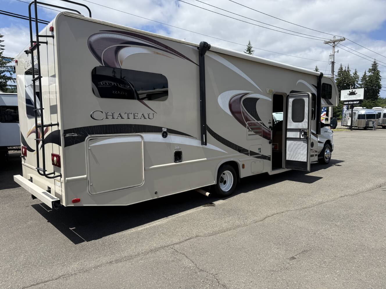 A photo of this 2014 Thor Motor Coach CHATEAU 31E