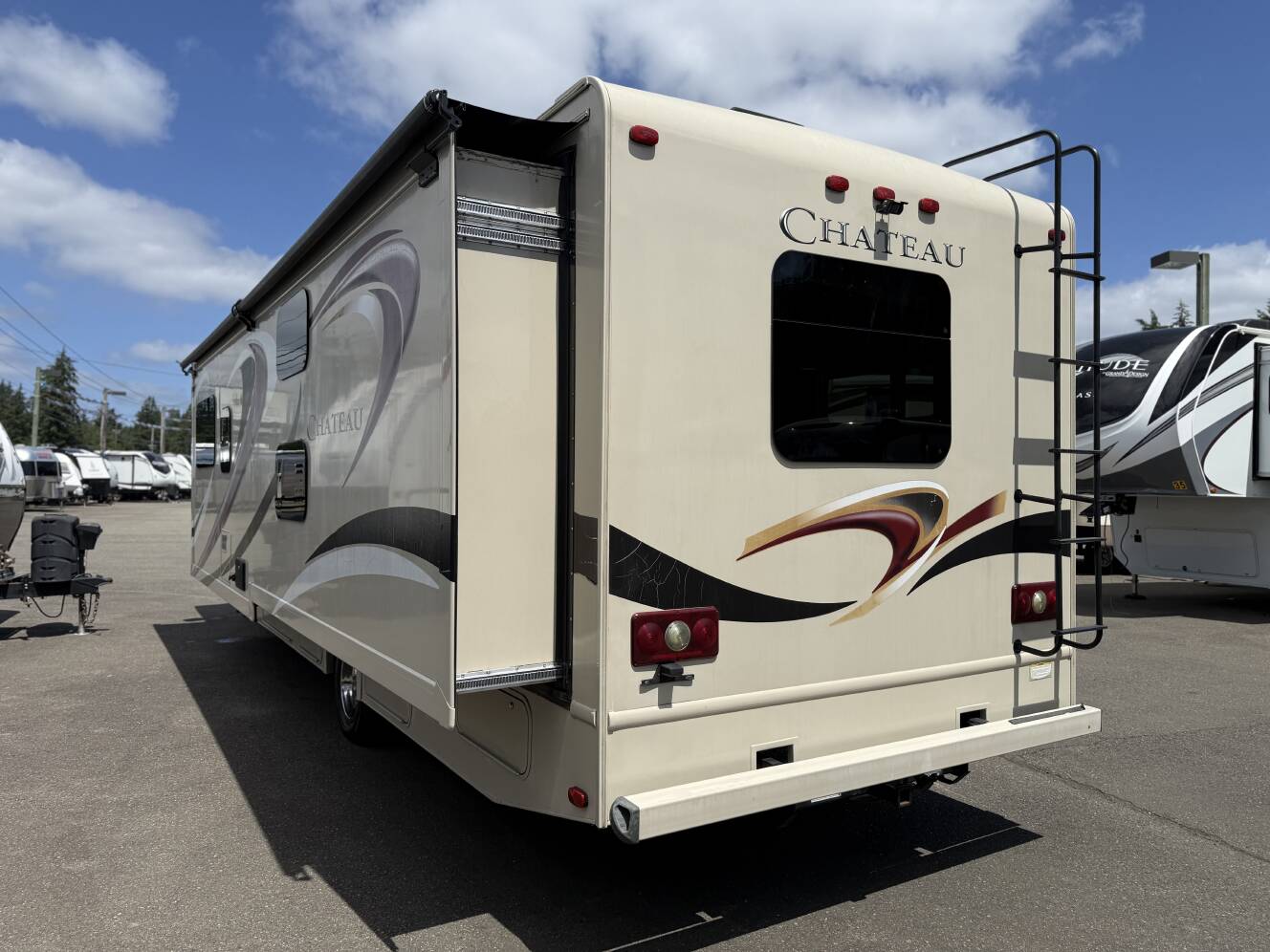 A photo of this 2014 Thor Motor Coach CHATEAU 31E