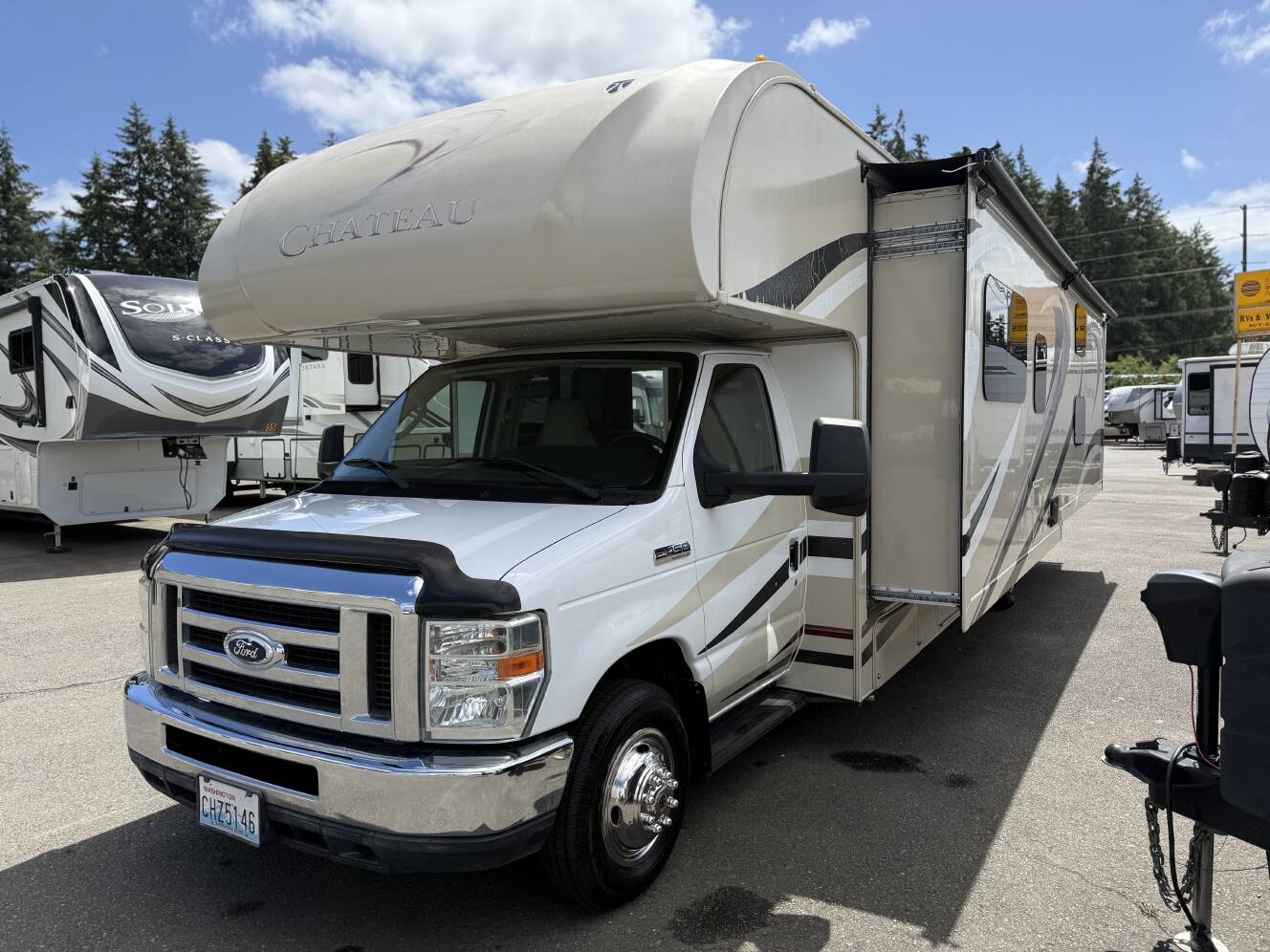 A photo of this 2014 Thor Motor Coach CHATEAU 31E