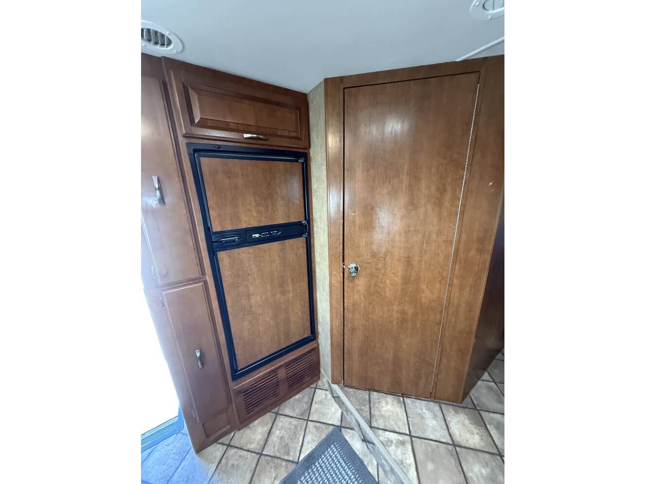 A photo of this 2014 Thor Motor Coach CHATEAU 31E