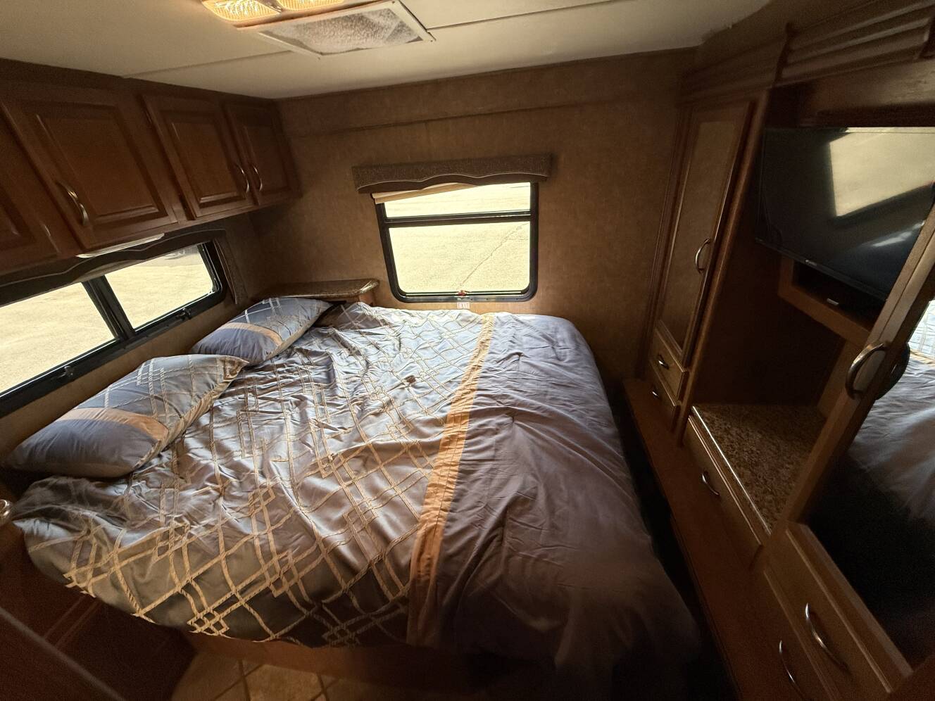 A photo of this 2014 Thor Motor Coach CHATEAU 31E
