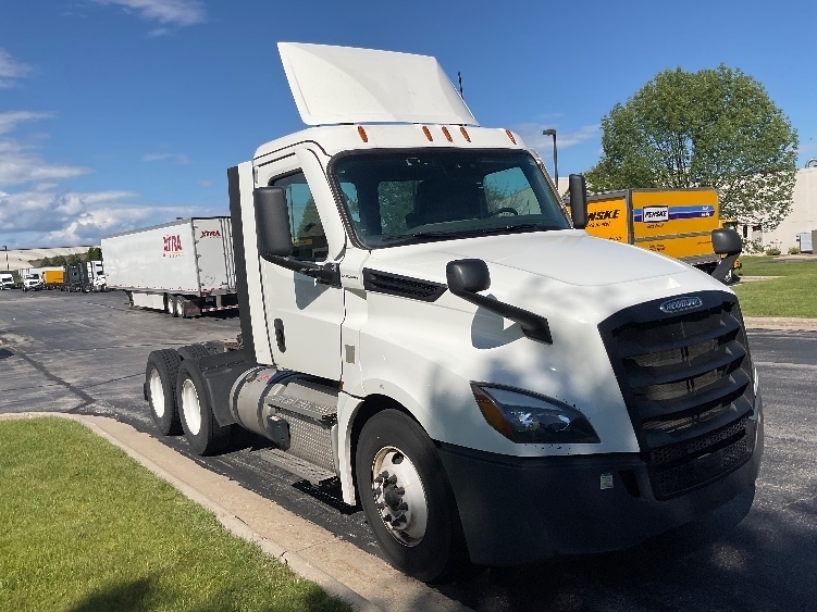 2021 FREIGHTLINER CASCADIA 126 in De Pere, WI