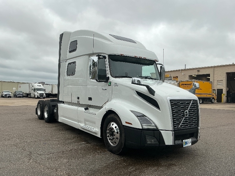 2023 VOLVO VNL64860 in Olive Branch, MS