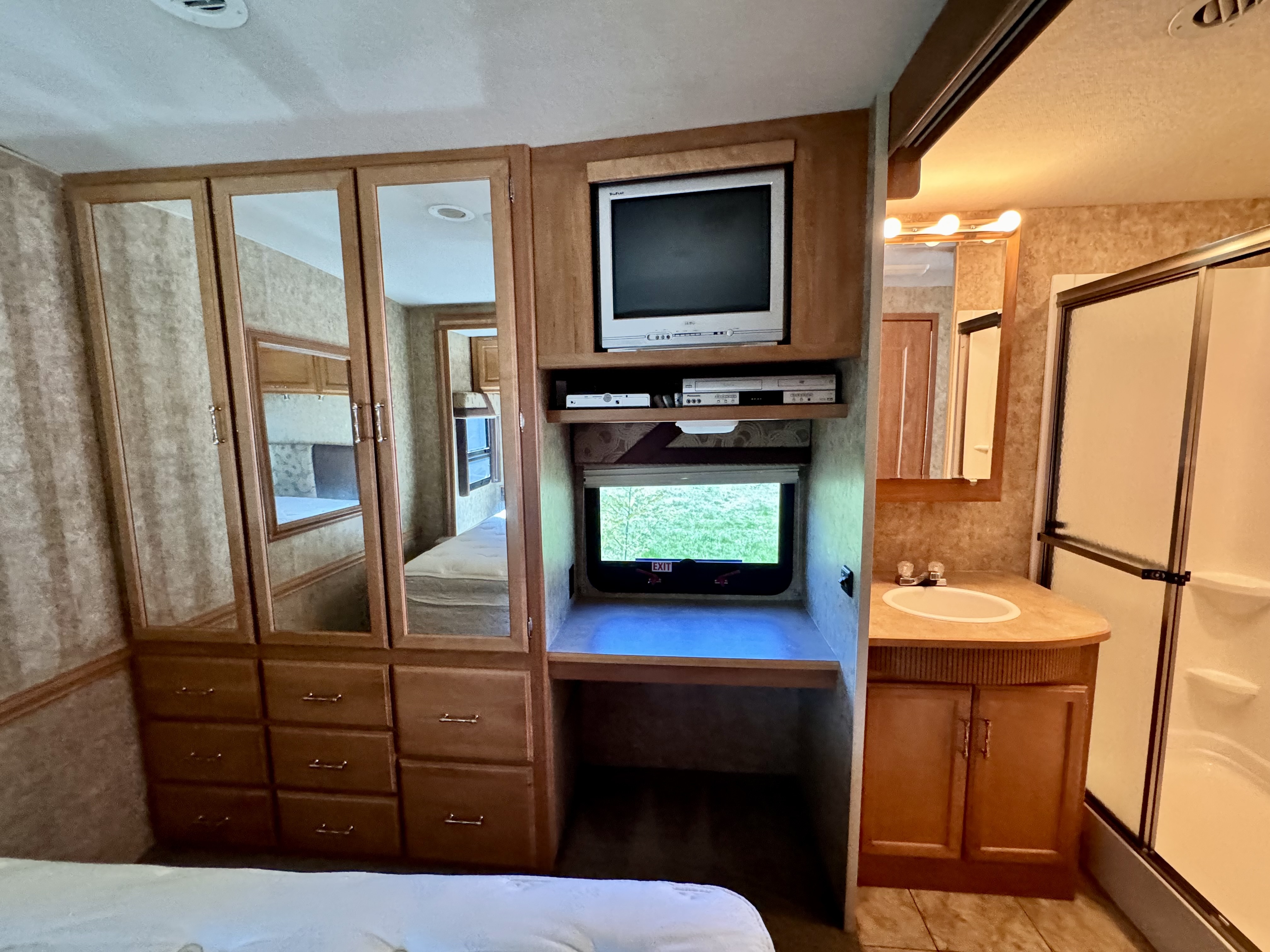 2007 Winnebago VOYAGE 33V in harrison ID