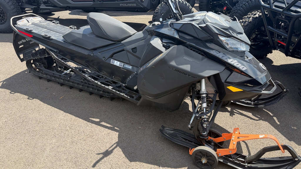 2022 Ski-Doo Summit SP 146 850 E-TEC  in sublimity OR