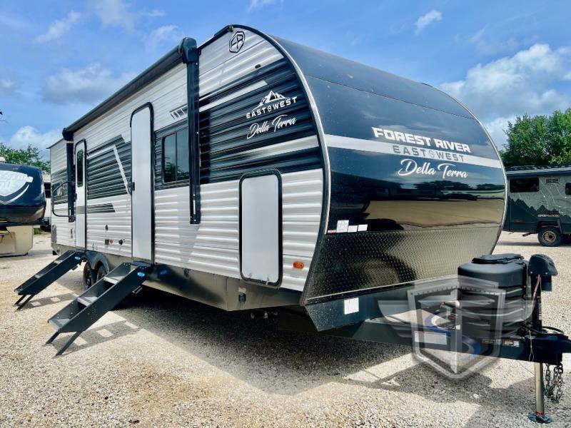 2027 East To West Della Terra 263RK in navasota TX