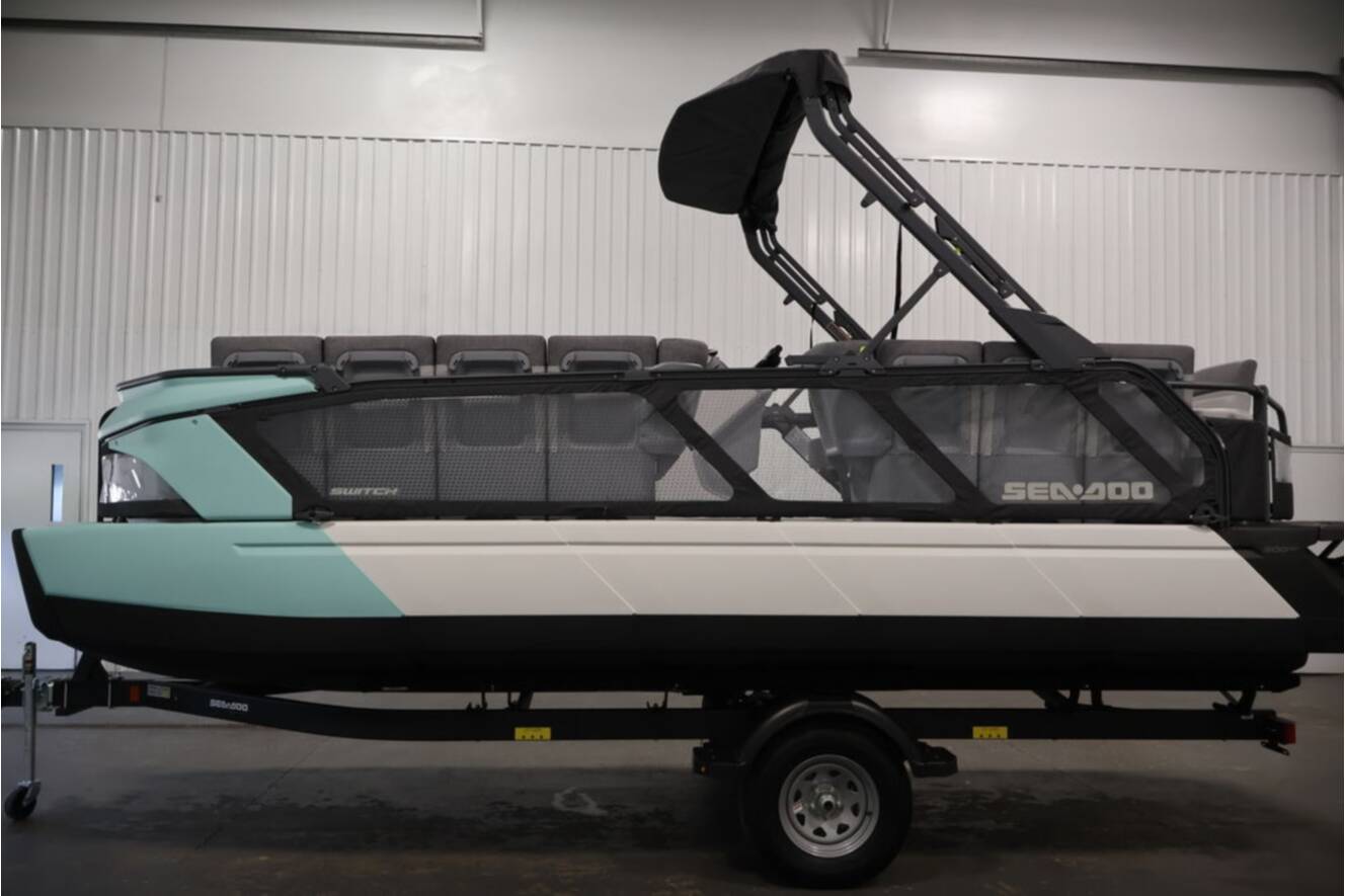 A photo of this 2026 Sea-Doo Switch Cruise 21 - 300 hp - Tech Painted