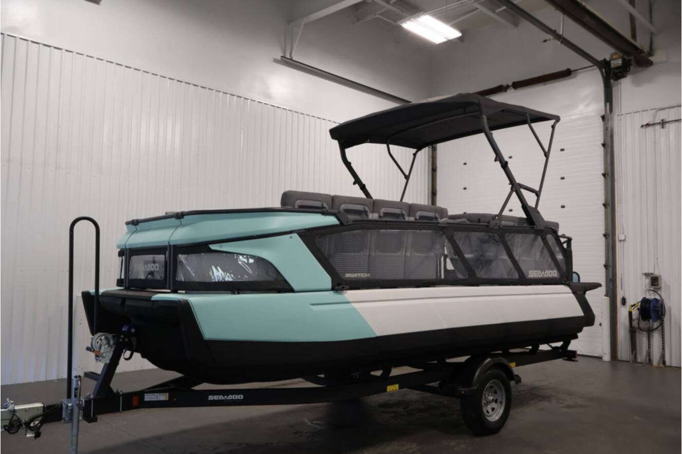 A photo of this 2026 Sea-Doo Switch Cruise 21 - 300 hp - Tech Painted