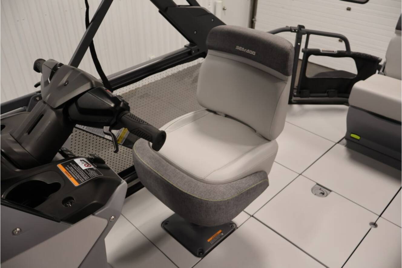 A photo of this 2026 Sea-Doo Switch Cruise 21 - 300 hp - Tech Painted