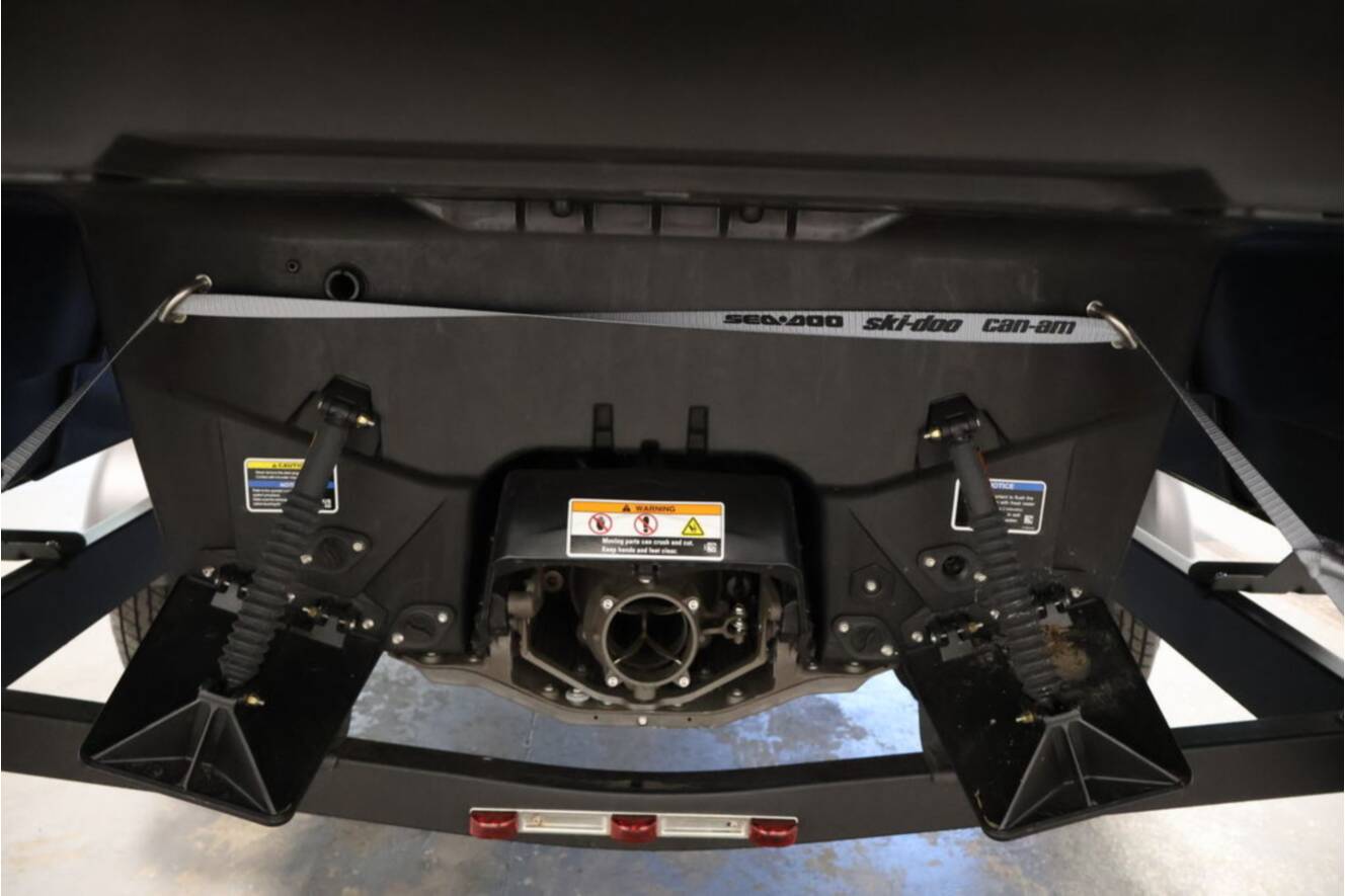 A photo of this 2026 Sea-Doo Switch Cruise 21 - 300 hp - Tech Painted