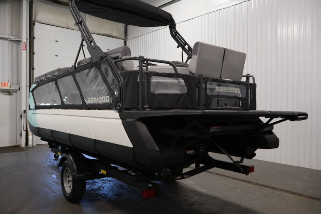 A photo of this 2026 Sea-Doo Switch Cruise 21 - 300 hp - Tech Painted