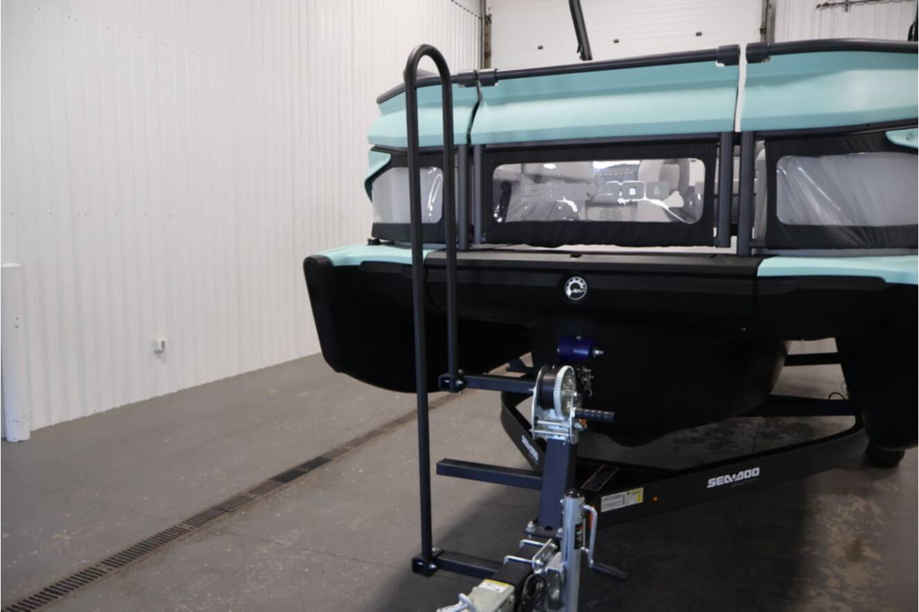 A photo of this 2026 Sea-Doo Switch Cruise 21 - 300 hp - Tech Painted