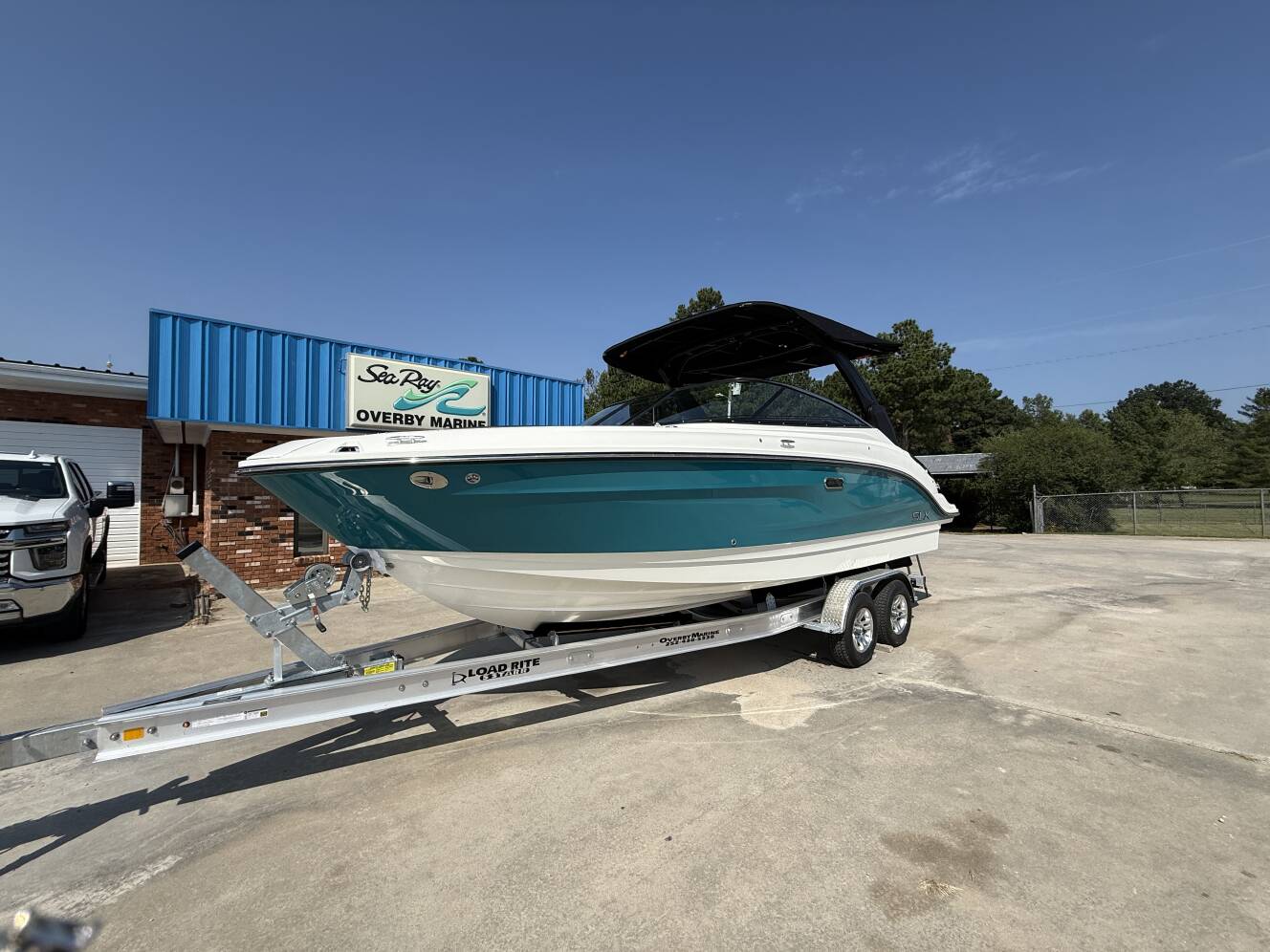 A photo of this 2027 Sea Ray SLX 260