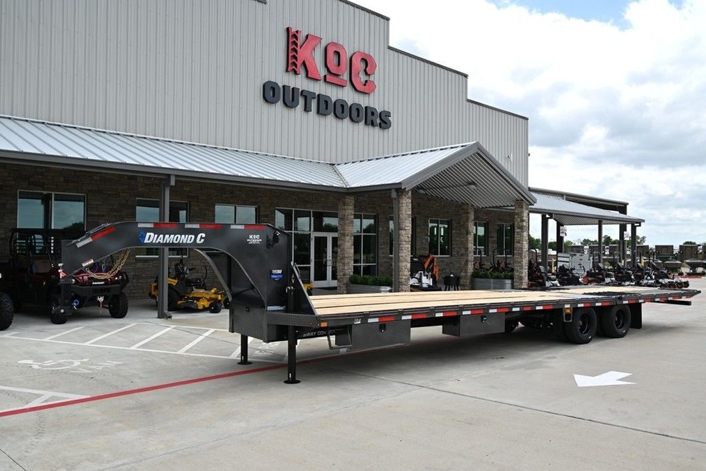 2026 DIAMOND C FMAX 212 25.9K Hydraulic Dovetail 35' X 102" PACESETTER in Caldwell, TX