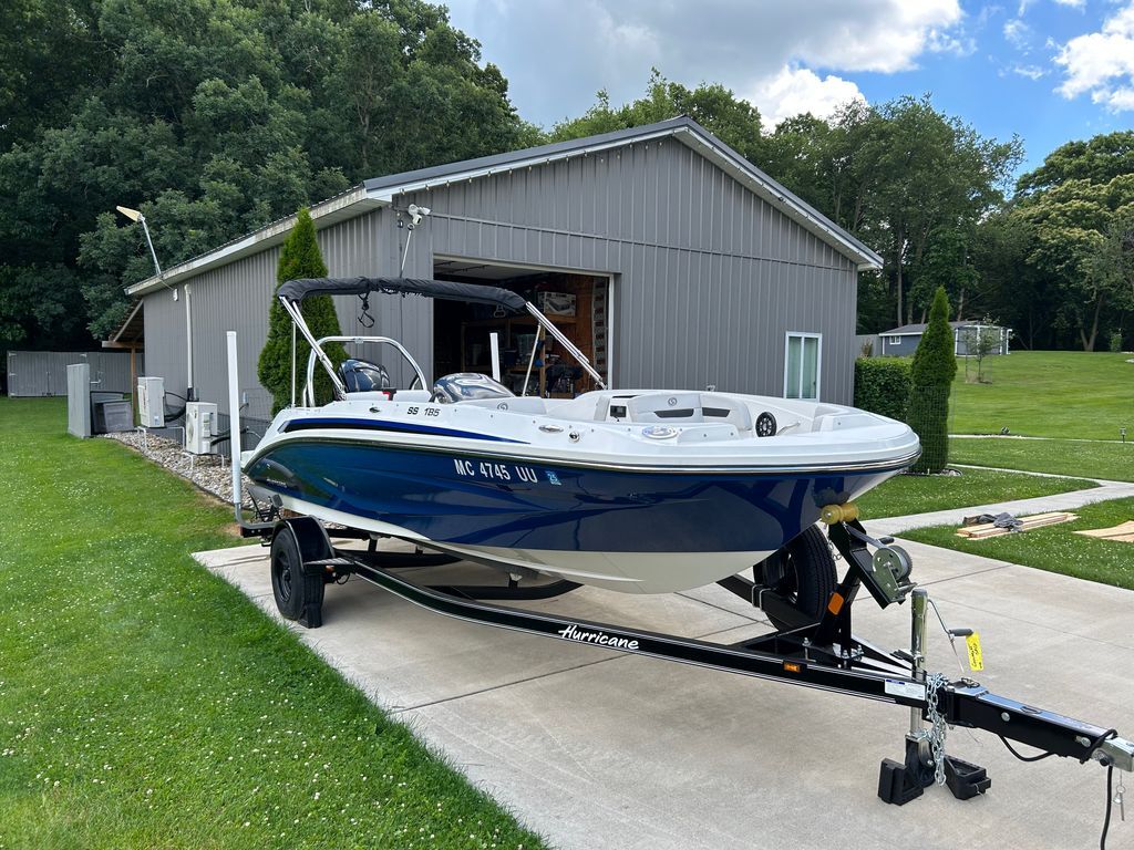 2022 Hurricane SunDeck Sport SS 232 OB in jackson MI
