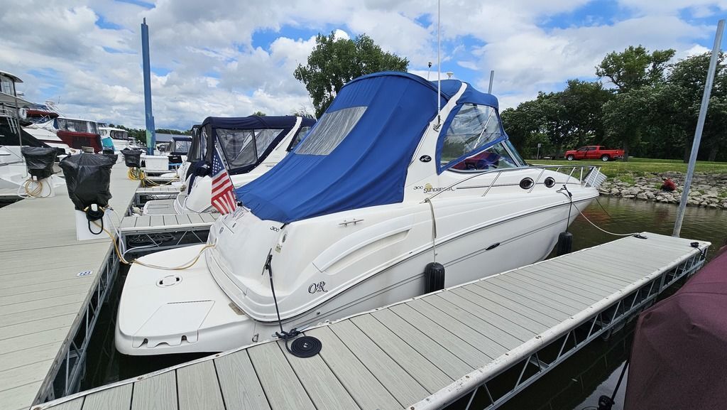 2003 Sea Ray 300 Sundancer in red wing MN