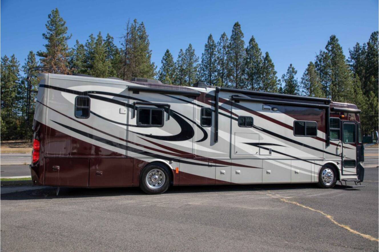 A photo of this 2012 Tiffin Motorhomes PHAETON 40QBH