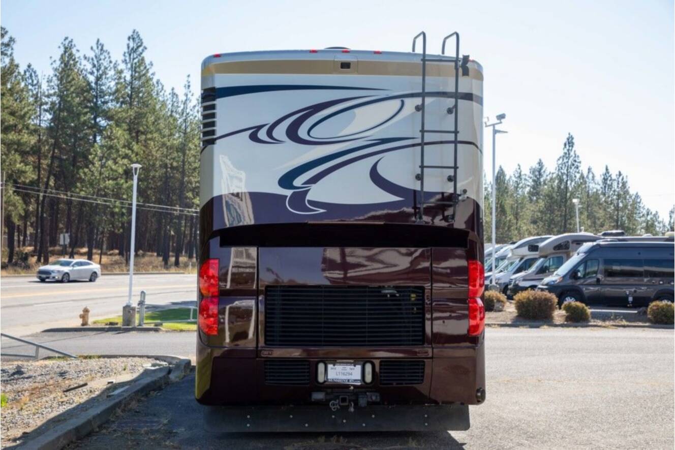 A photo of this 2012 Tiffin Motorhomes PHAETON 40QBH