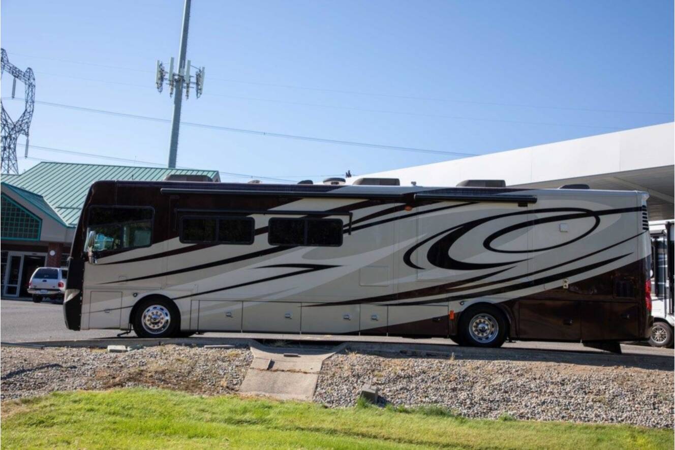A photo of this 2012 Tiffin Motorhomes PHAETON 40QBH