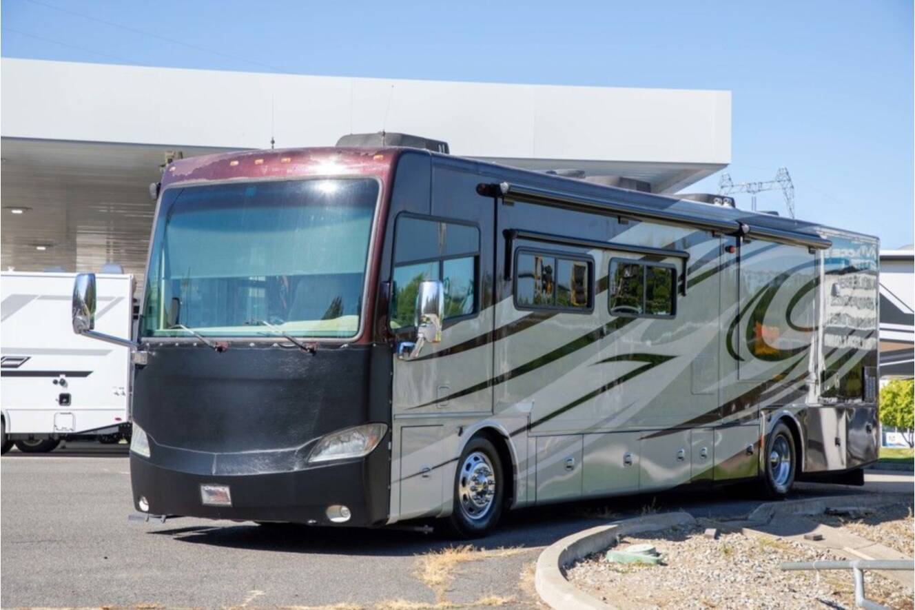 A photo of this 2012 Tiffin Motorhomes PHAETON 40QBH