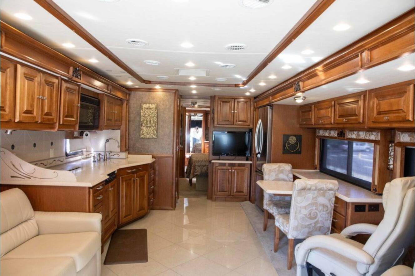 A photo of this 2012 Tiffin Motorhomes PHAETON 40QBH