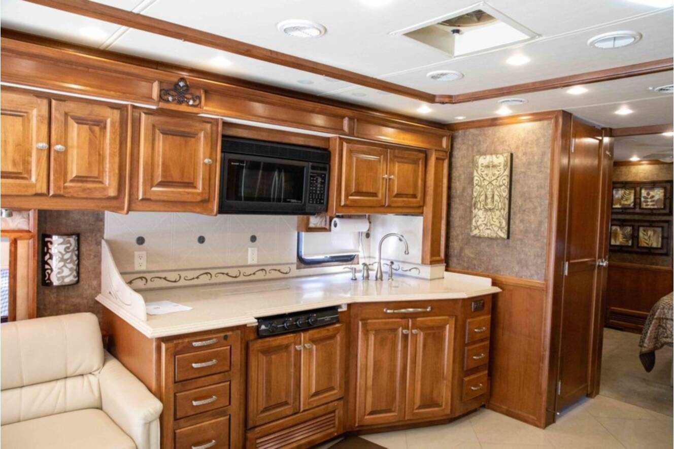 A photo of this 2012 Tiffin Motorhomes PHAETON 40QBH
