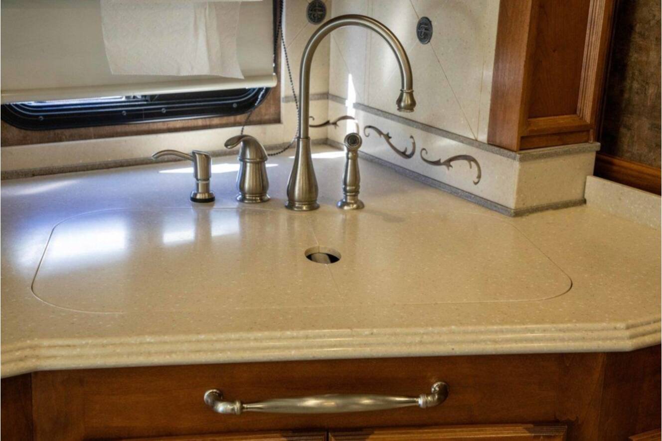 A photo of this 2012 Tiffin Motorhomes PHAETON 40QBH