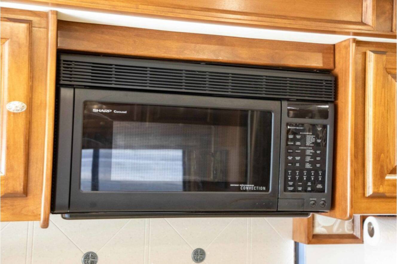 A photo of this 2012 Tiffin Motorhomes PHAETON 40QBH