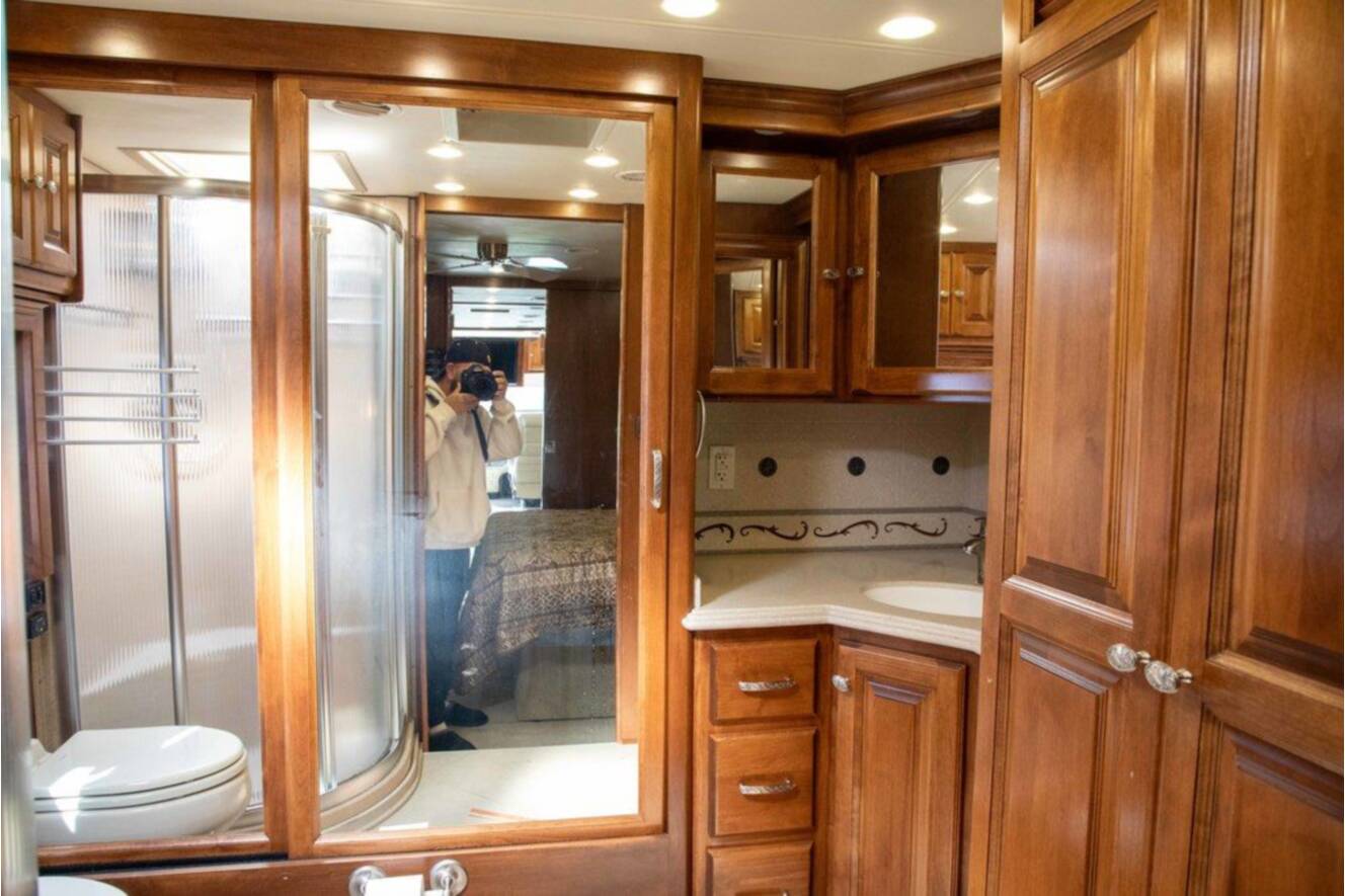 A photo of this 2012 Tiffin Motorhomes PHAETON 40QBH