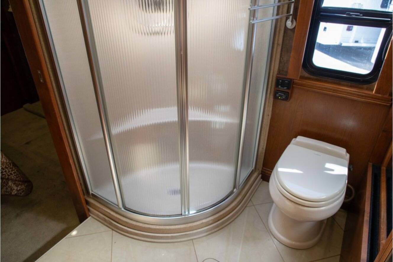 A photo of this 2012 Tiffin Motorhomes PHAETON 40QBH