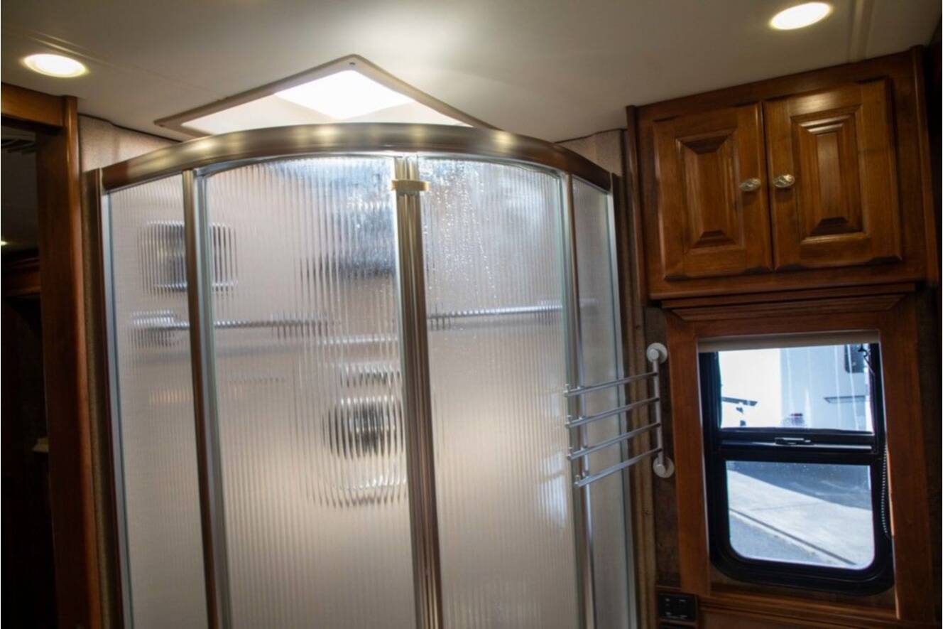 A photo of this 2012 Tiffin Motorhomes PHAETON 40QBH