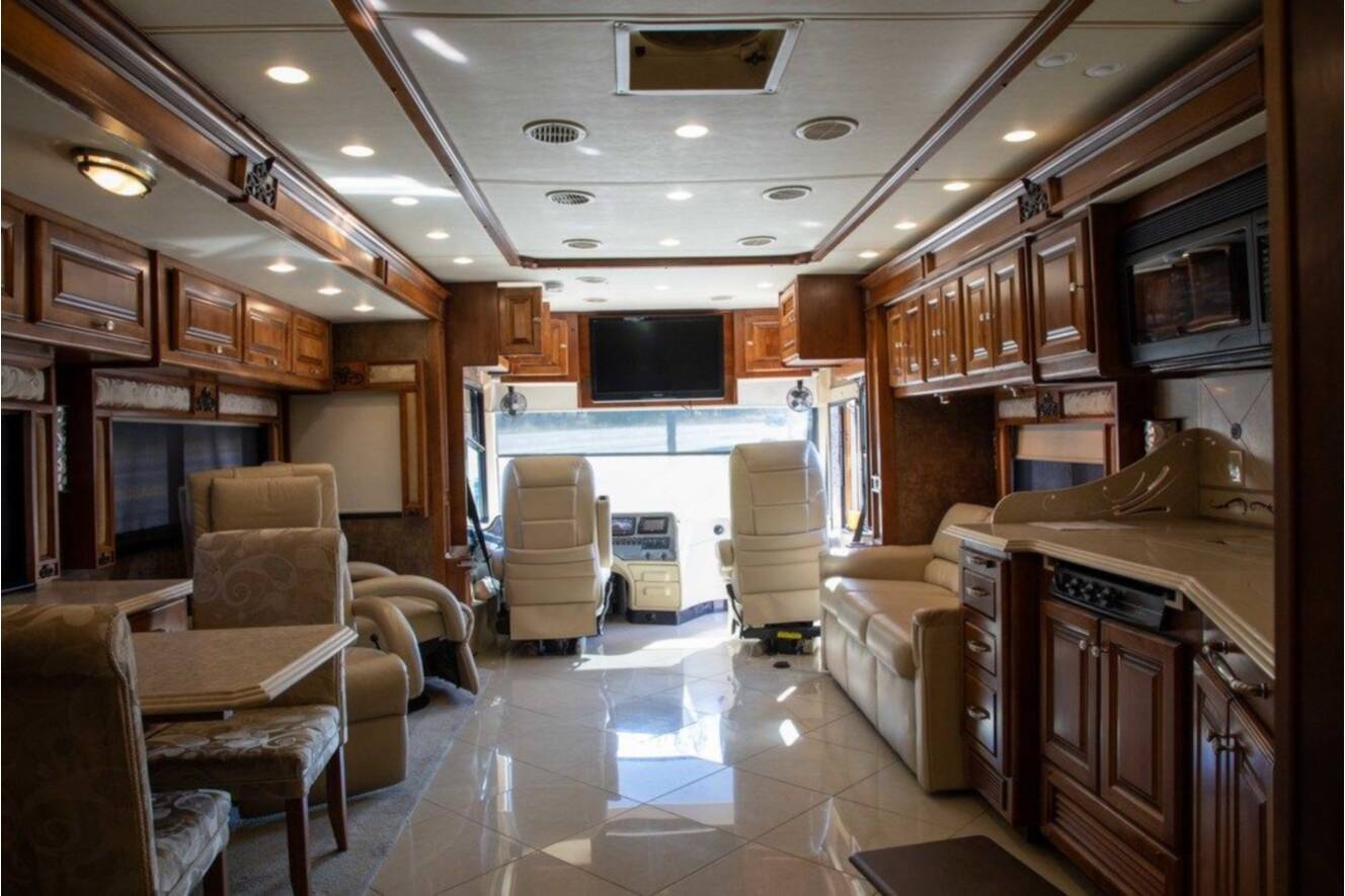 A photo of this 2012 Tiffin Motorhomes PHAETON 40QBH