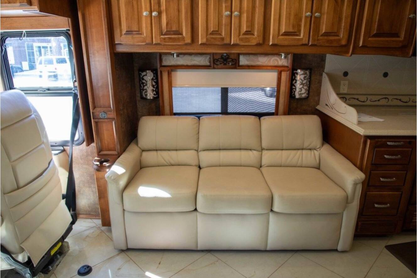 A photo of this 2012 Tiffin Motorhomes PHAETON 40QBH