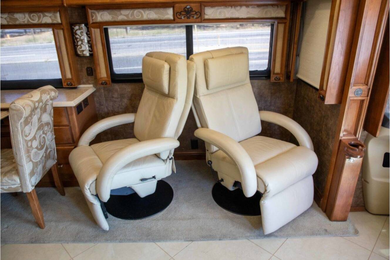 A photo of this 2012 Tiffin Motorhomes PHAETON 40QBH