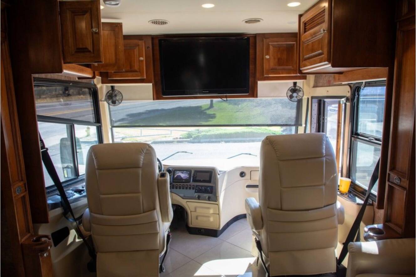 A photo of this 2012 Tiffin Motorhomes PHAETON 40QBH