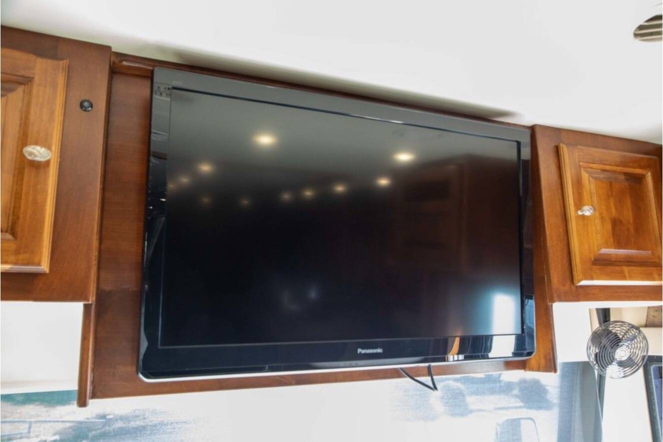 A photo of this 2012 Tiffin Motorhomes PHAETON 40QBH