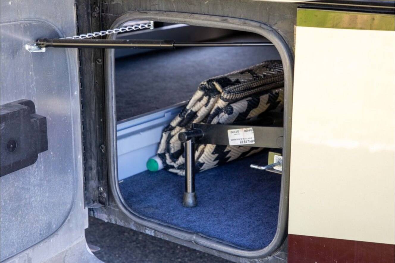 A photo of this 2012 Tiffin Motorhomes PHAETON 40QBH