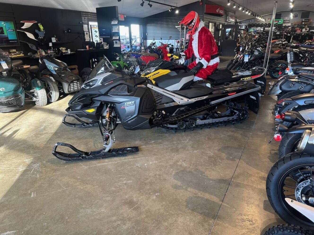 A photo of this 2026 Lynx® Xterrain RE 850 E-TEC Turbo R_10.25_Silver